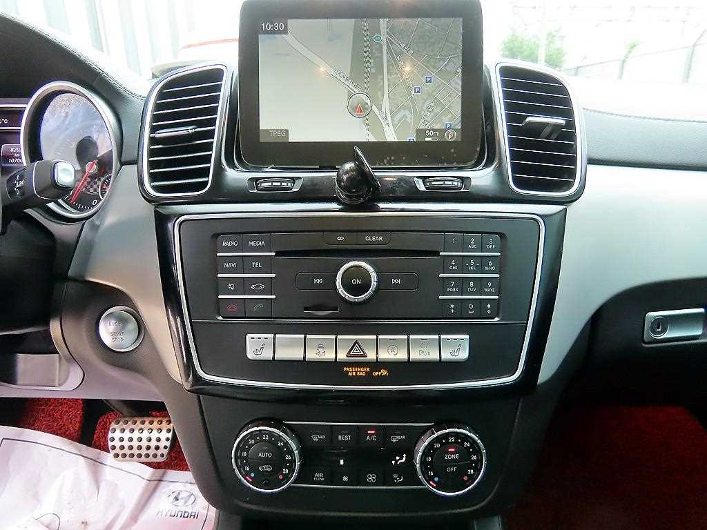 Mercedes Benz GLE Class - Vista 11