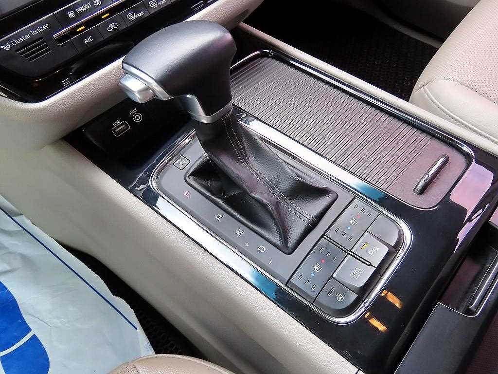 KIA Carnival - Vista 11