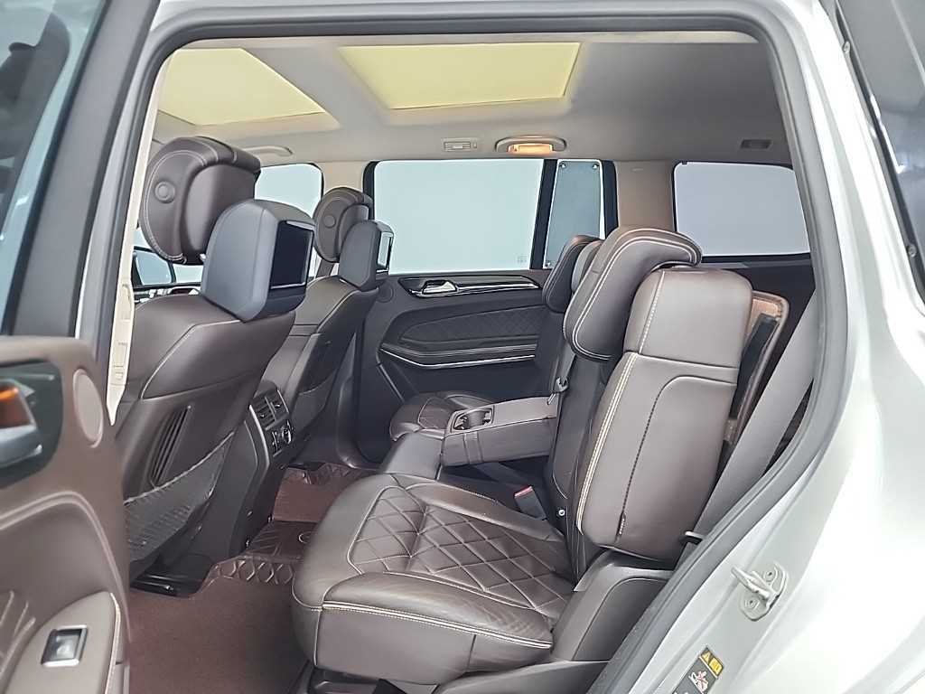 Mercedes Benz GLS Class - Vista 12