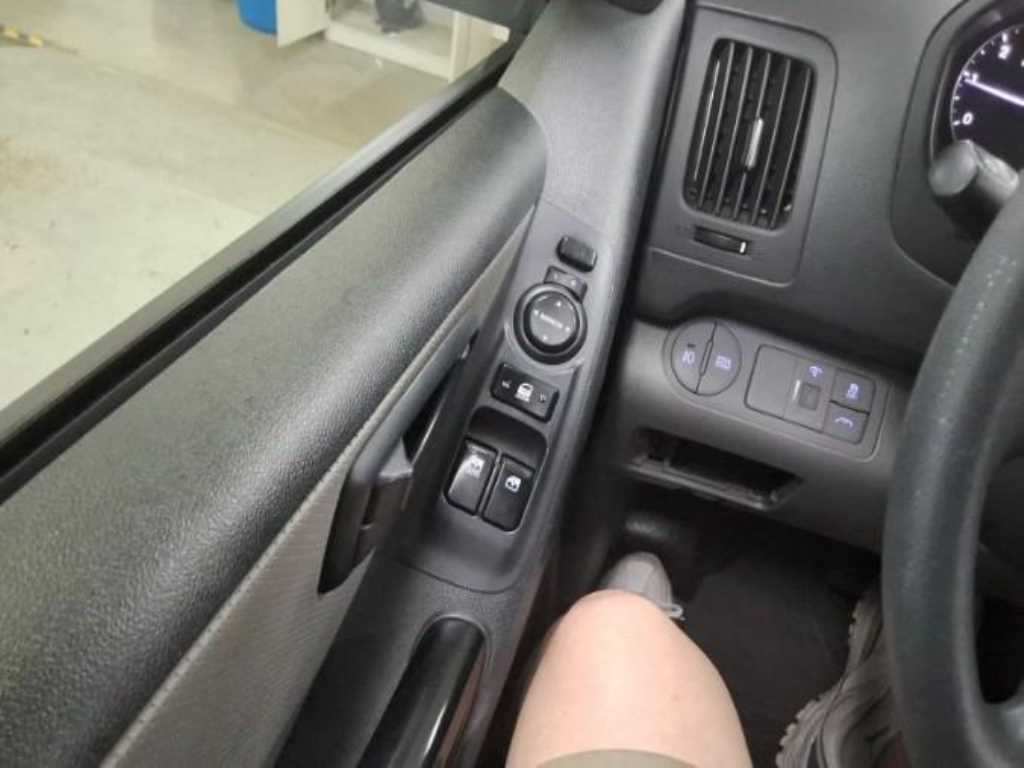 HYUNDAI Starex - Vista 3