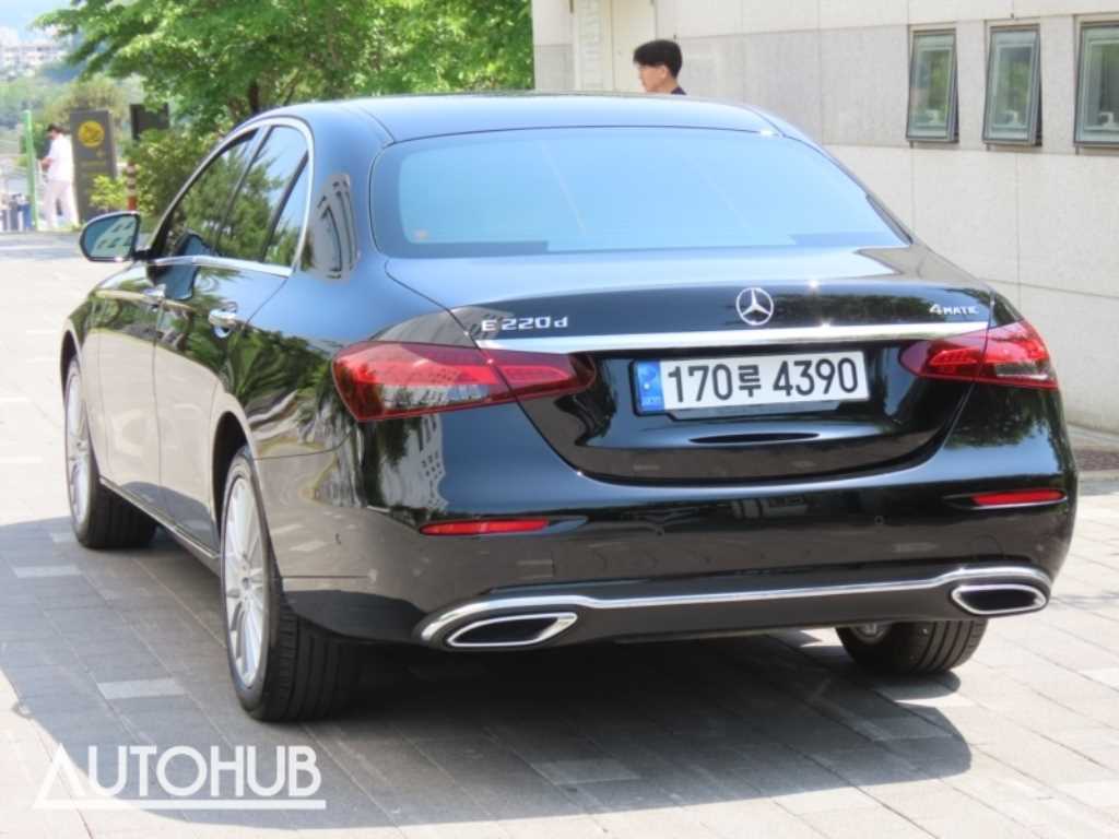 Mercedes Benz E class - Vista 4
