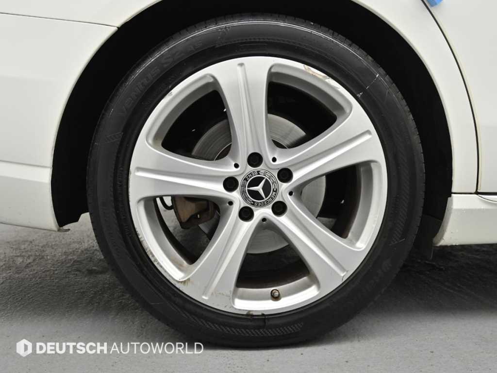 Mercedes Benz E class - Vista 5