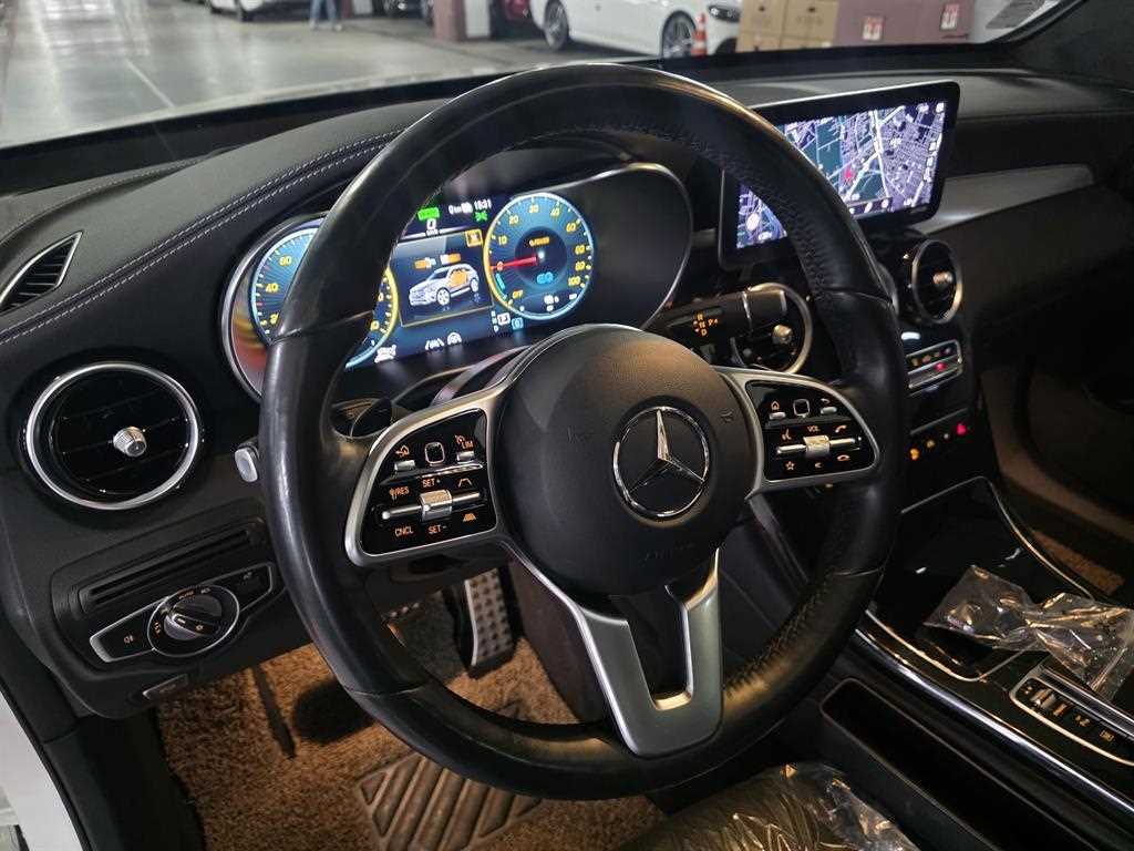 Mercedes Benz GLC Class - Vista 12