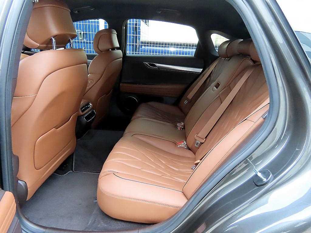 Genesis G80 - Vista 6