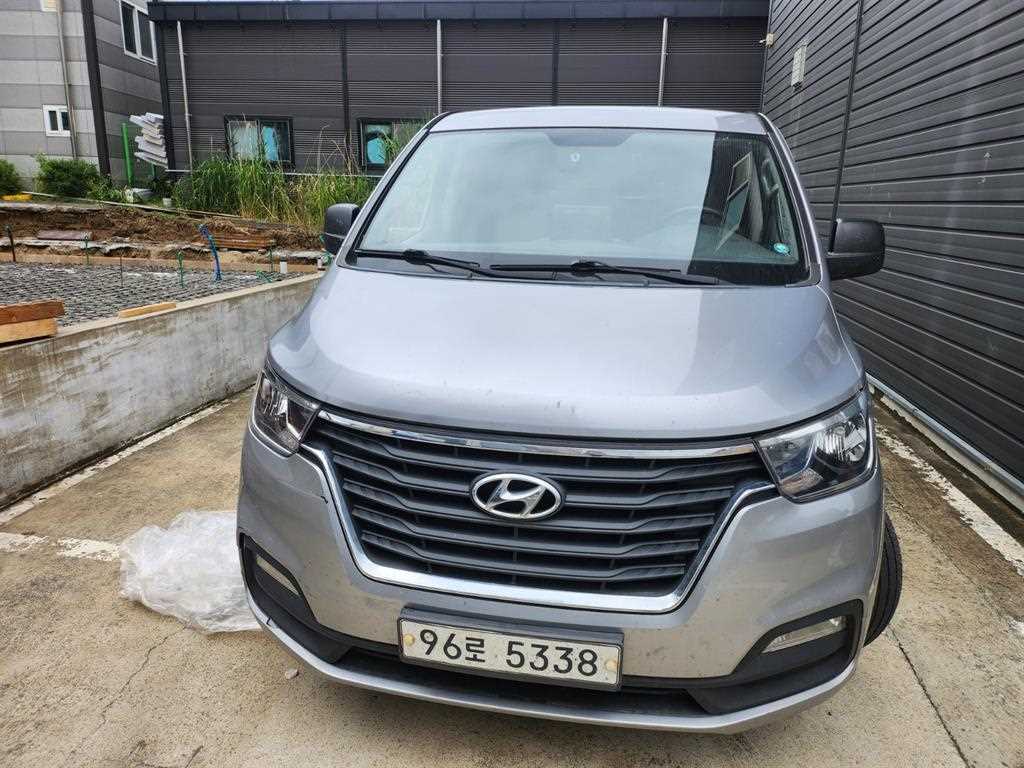 HYUNDAI Starex 2018 Gris - Importación desde Corea - HF Imports Iquique - Foto 1