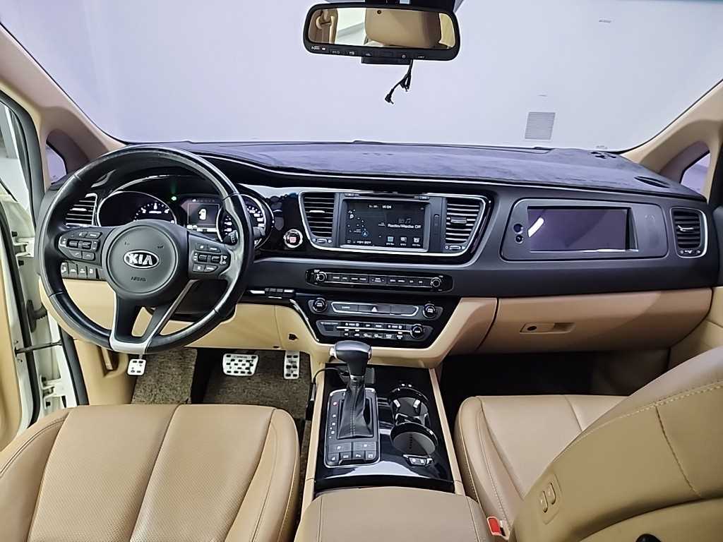 KIA Carnival - Vista 7