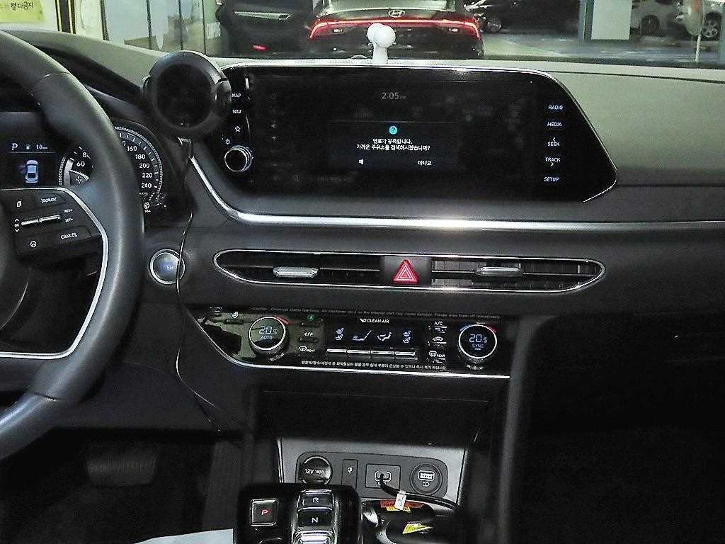 HYUNDAI Sonata - Vista 11