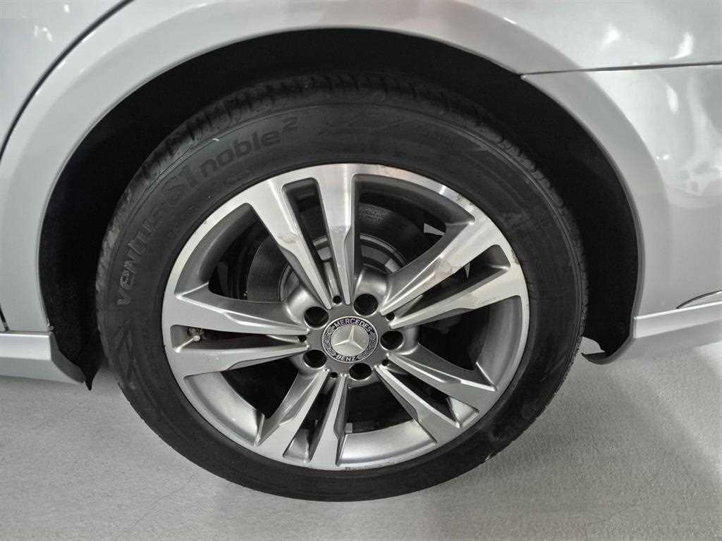 Mercedes Benz E class 2014 Plateado - Importación desde Corea - HF Imports Iquique - Foto 16