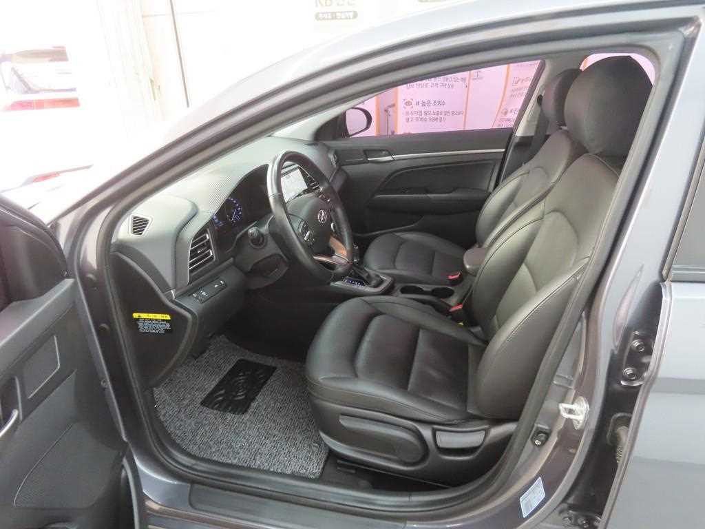 HYUNDAI Avante - Vista 5