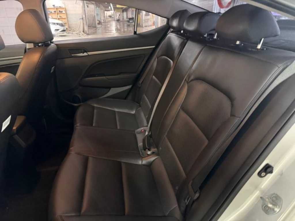 HYUNDAI Avante - Vista 7