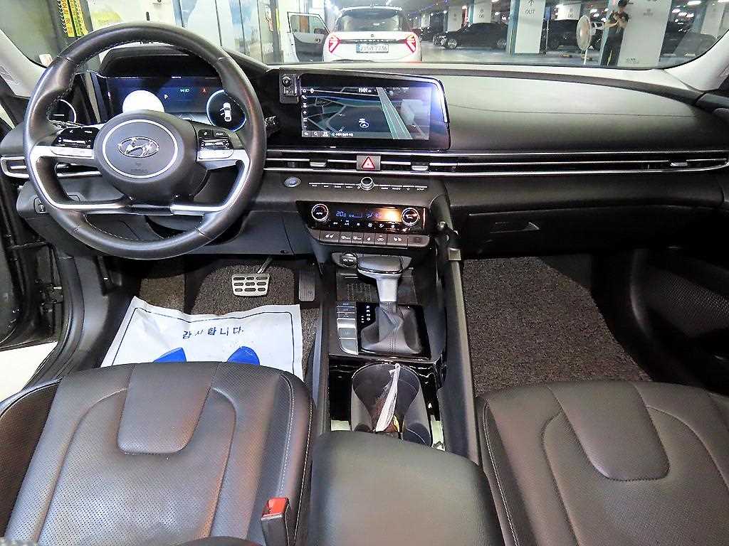 HYUNDAI Avante - Vista 10