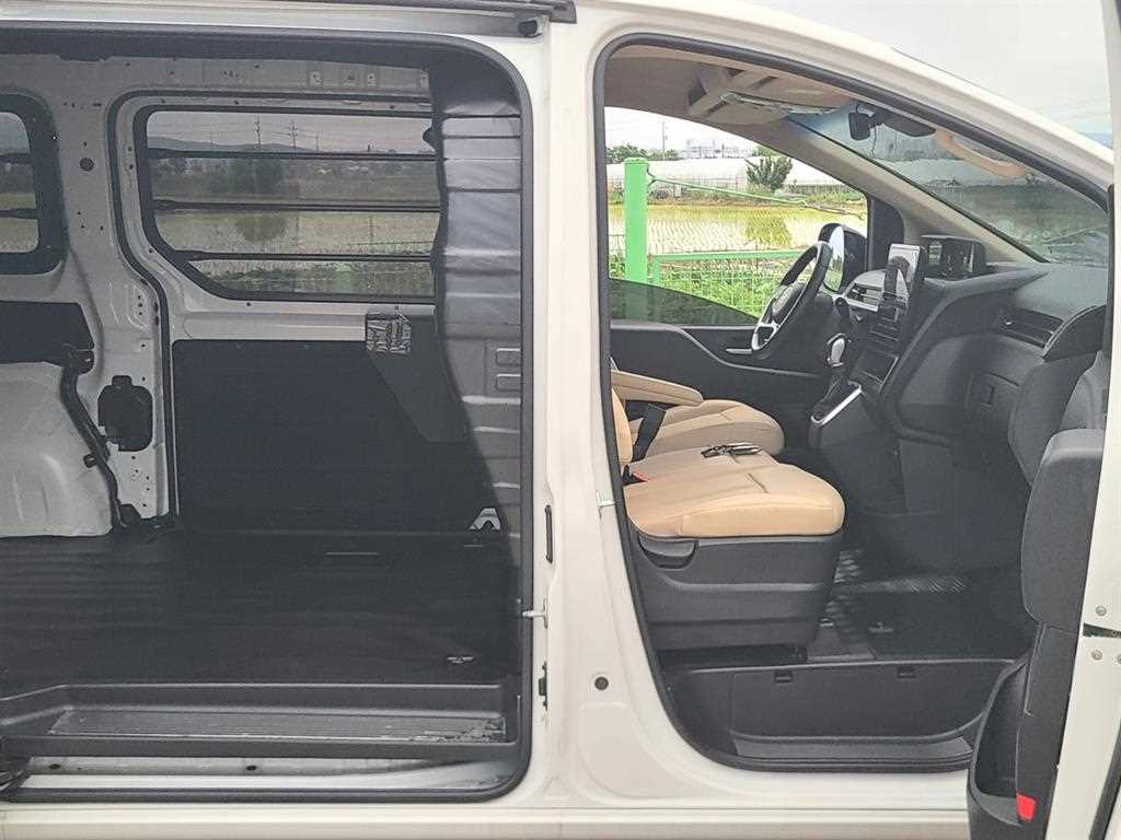 HYUNDAI Staria - Vista 8