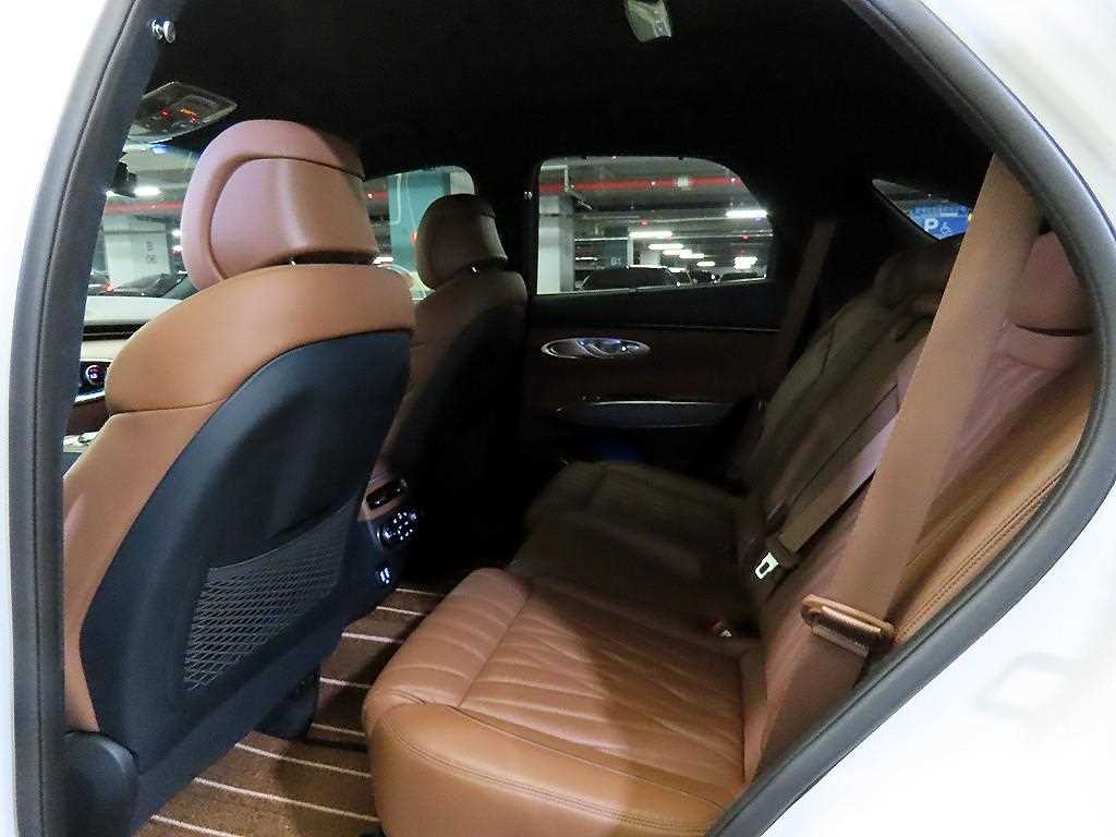 Genesis GV70 - Vista 7