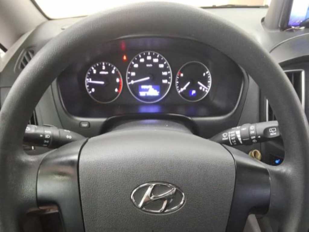 HYUNDAI Starex - Vista 4