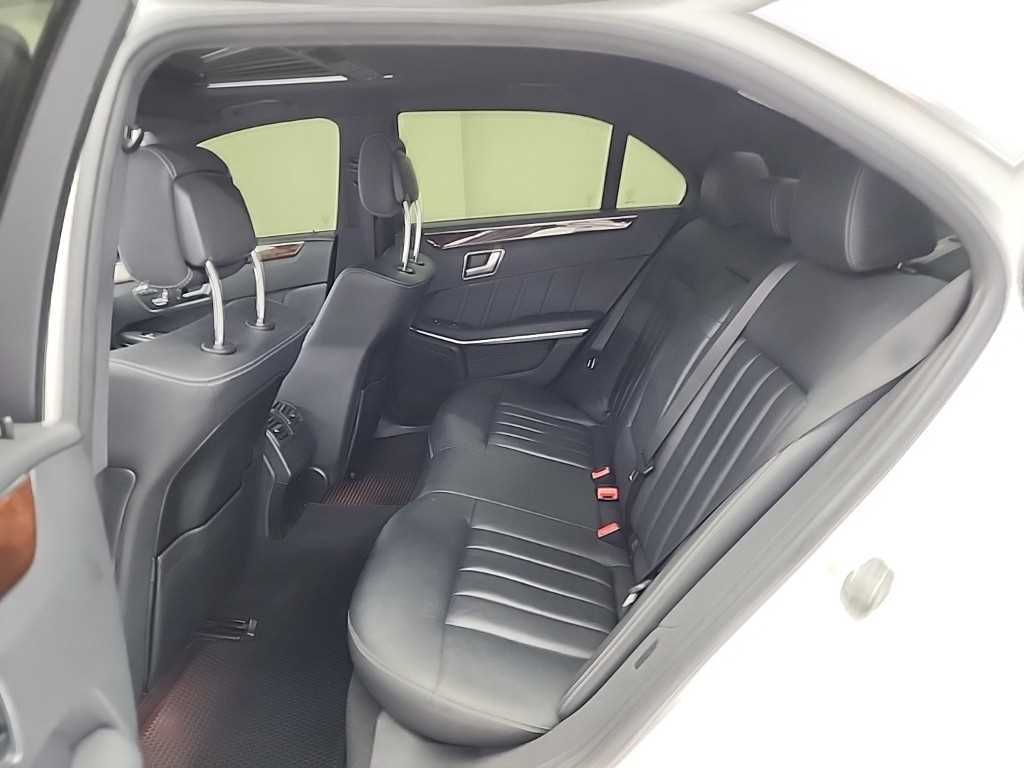 Mercedes Benz E class - Vista 12