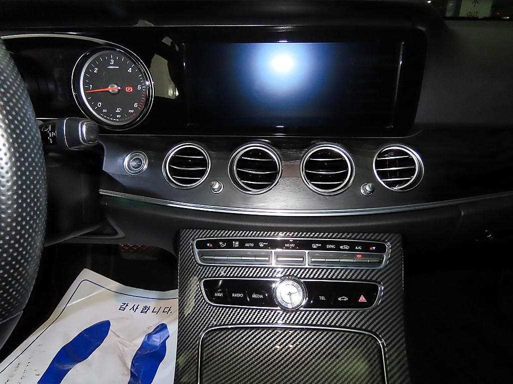 Mercedes Benz E class - Vista 11
