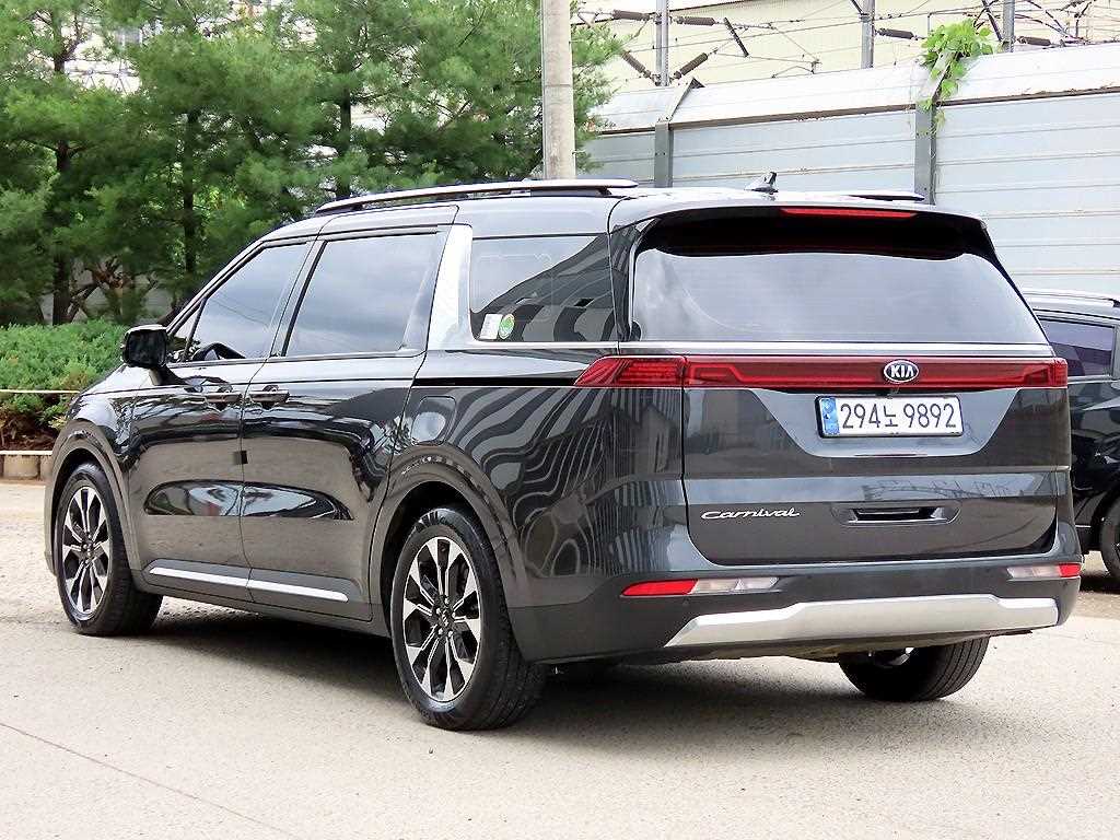 KIA Carnival - Vista 3
