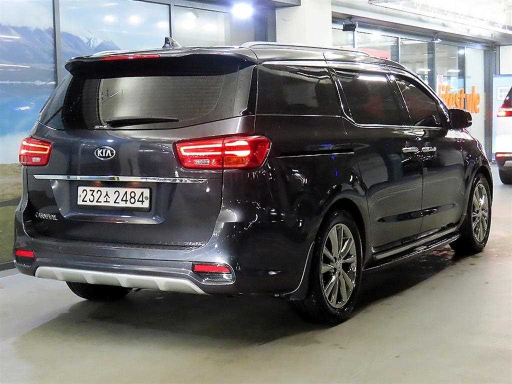 KIA Carnival - Vista 4