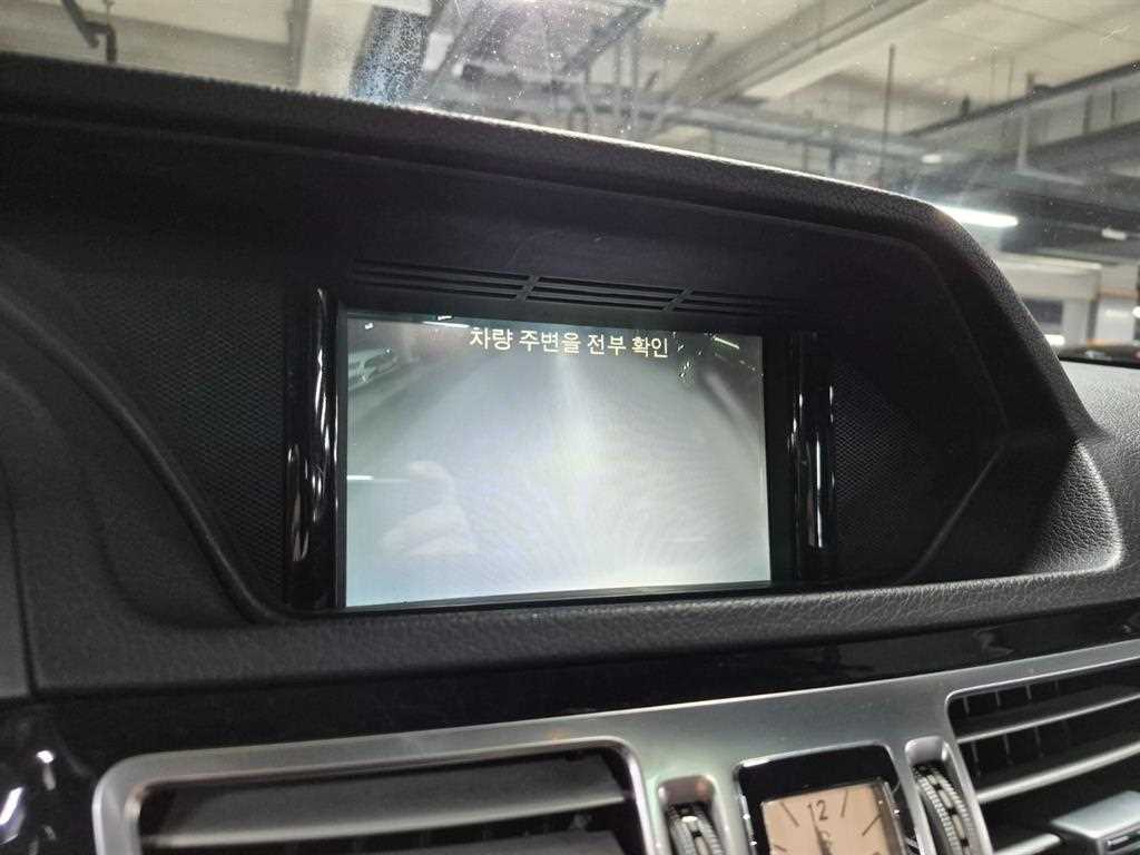 Mercedes Benz E class - Vista 12
