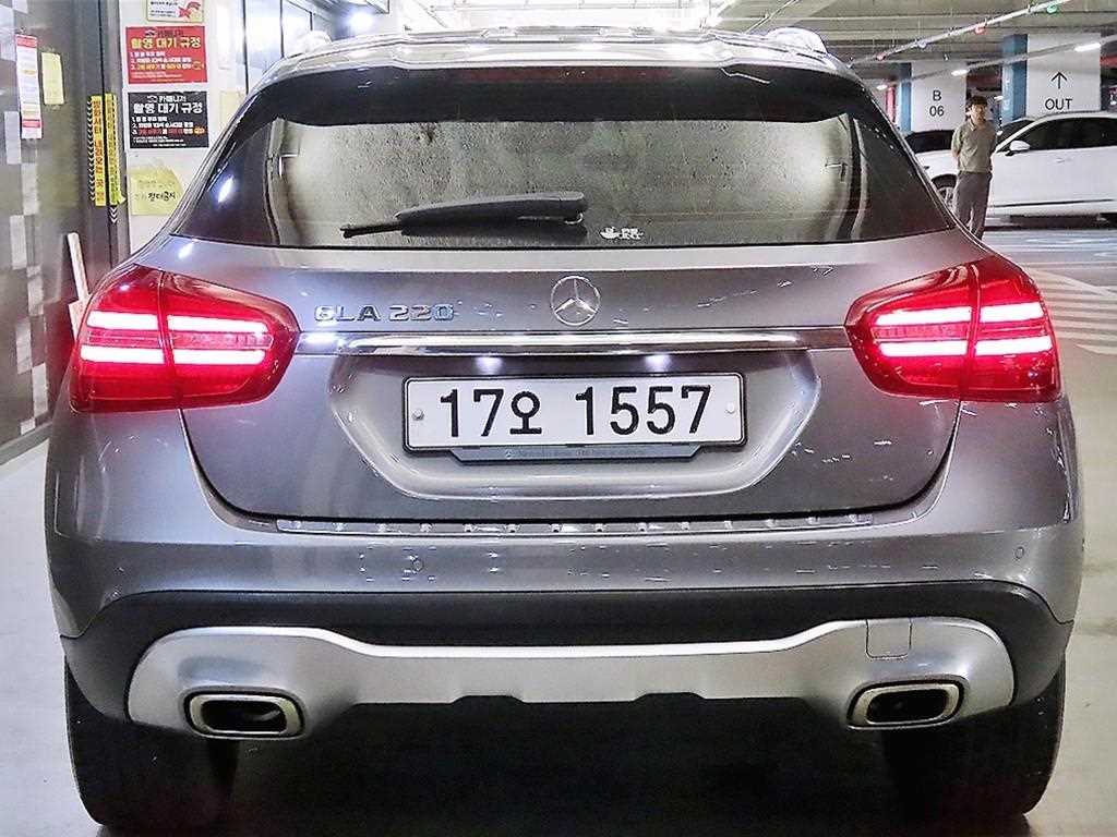Mercedes Benz GLA Class - Vista 5