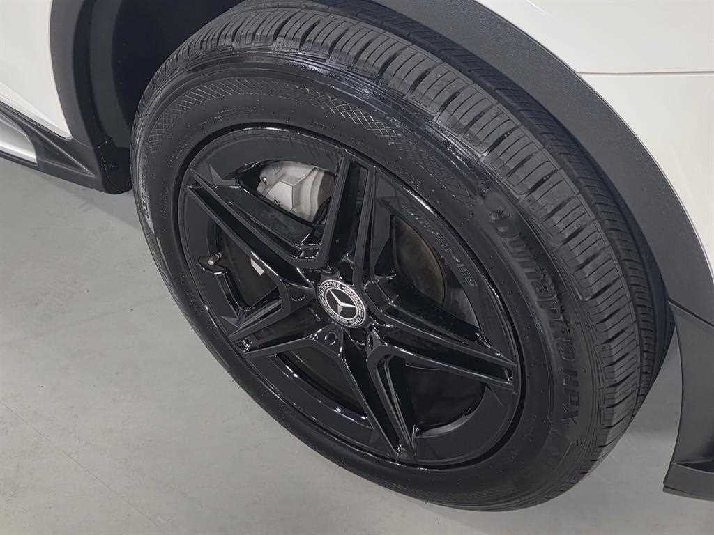 Mercedes Benz GLC Class - Vista 5