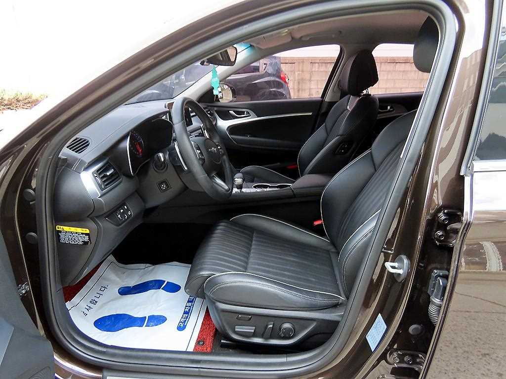 Genesis G70 - Vista 5