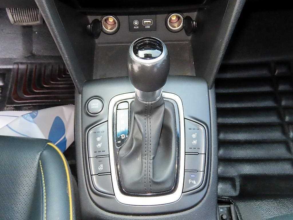 HYUNDAI Kona - Vista 10