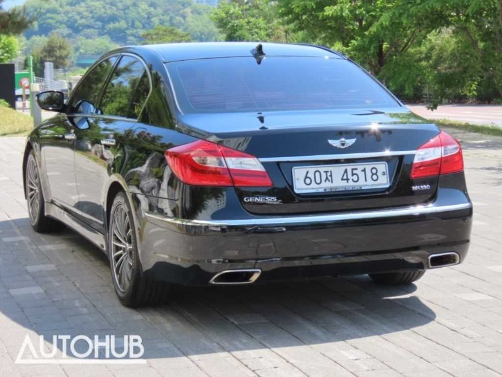 HYUNDAI Genesis - Vista 4