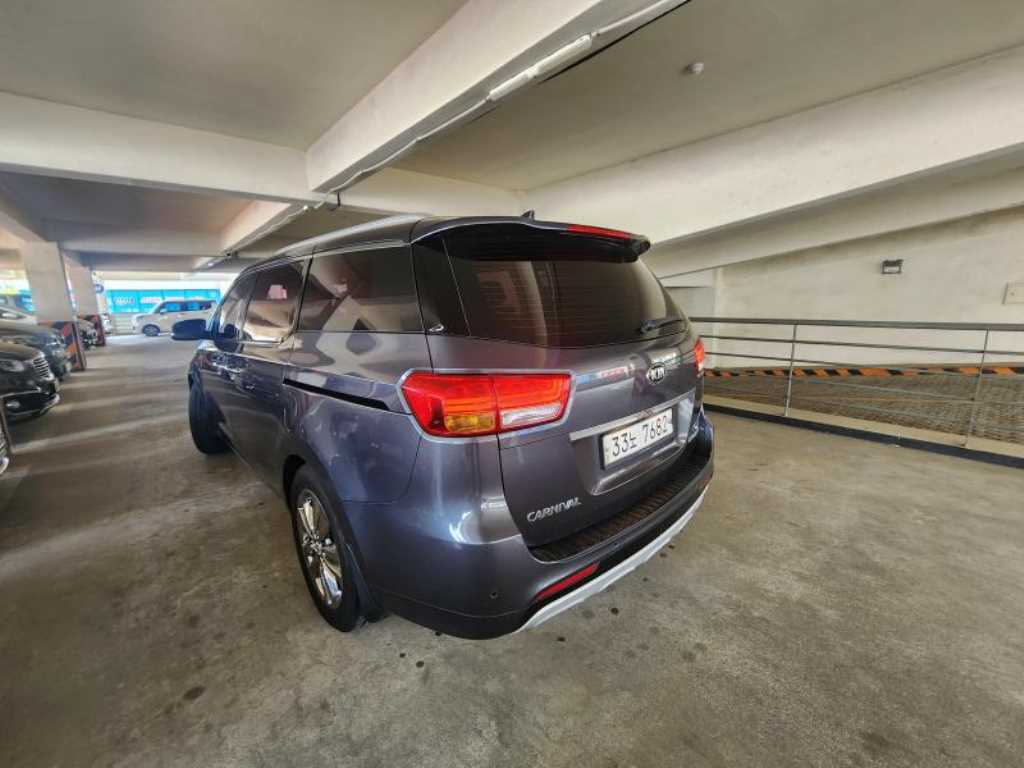 KIA Carnival - Vista 4