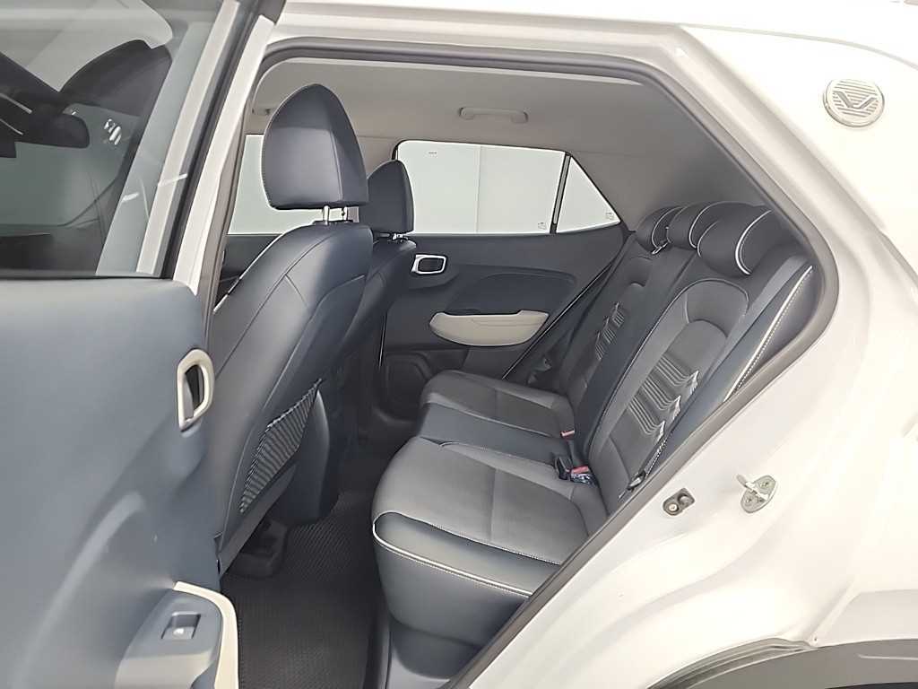 HYUNDAI Venue - Vista 12