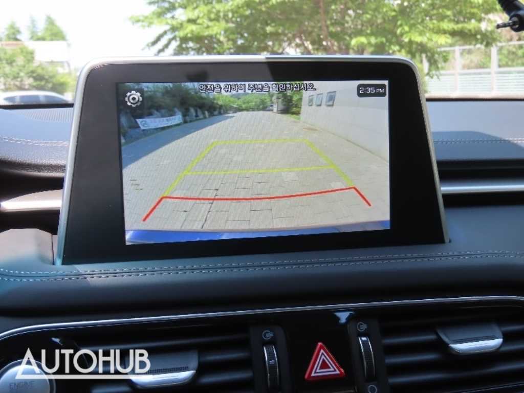 Genesis G70 - Vista 10