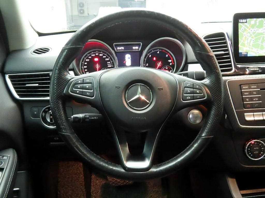 Mercedes Benz GLE Class - Vista 7