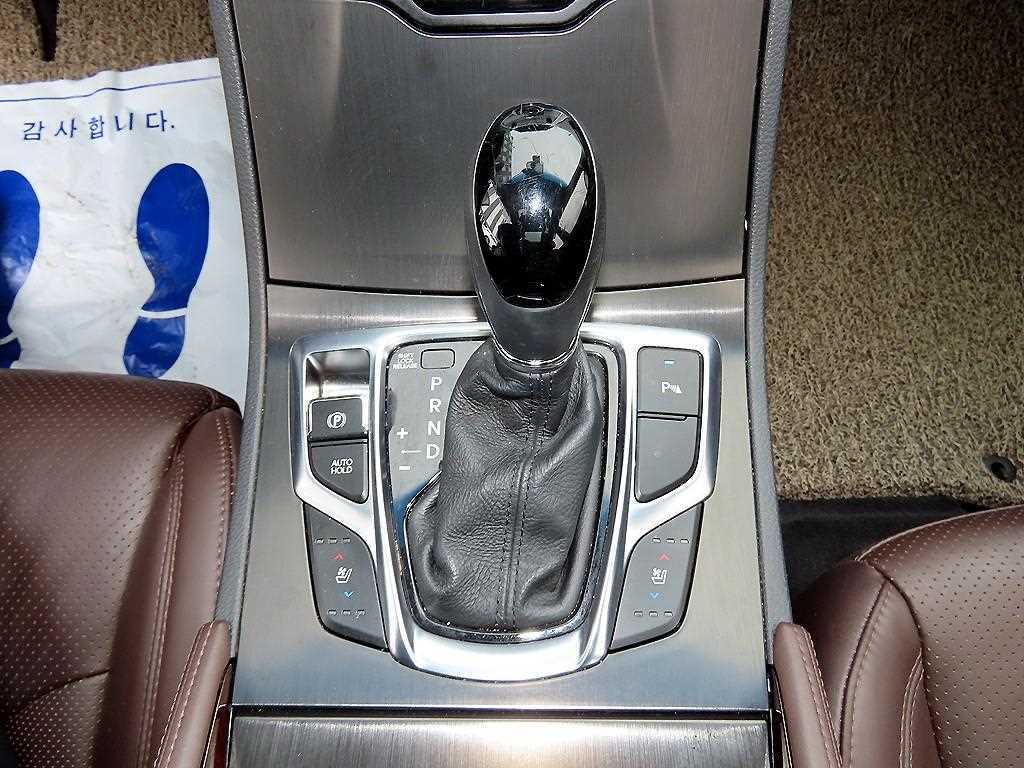 HYUNDAI Grandeur - Vista 10
