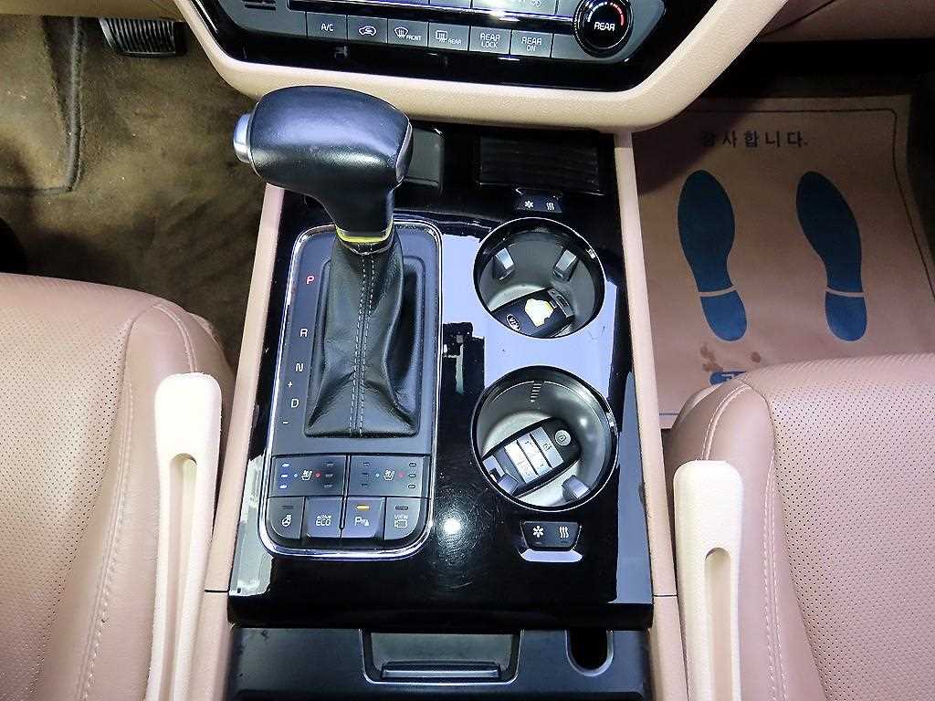 KIA Carnival - Vista 10