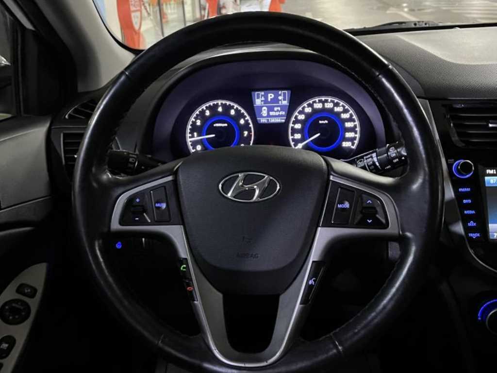 HYUNDAI Accent - Vista 10