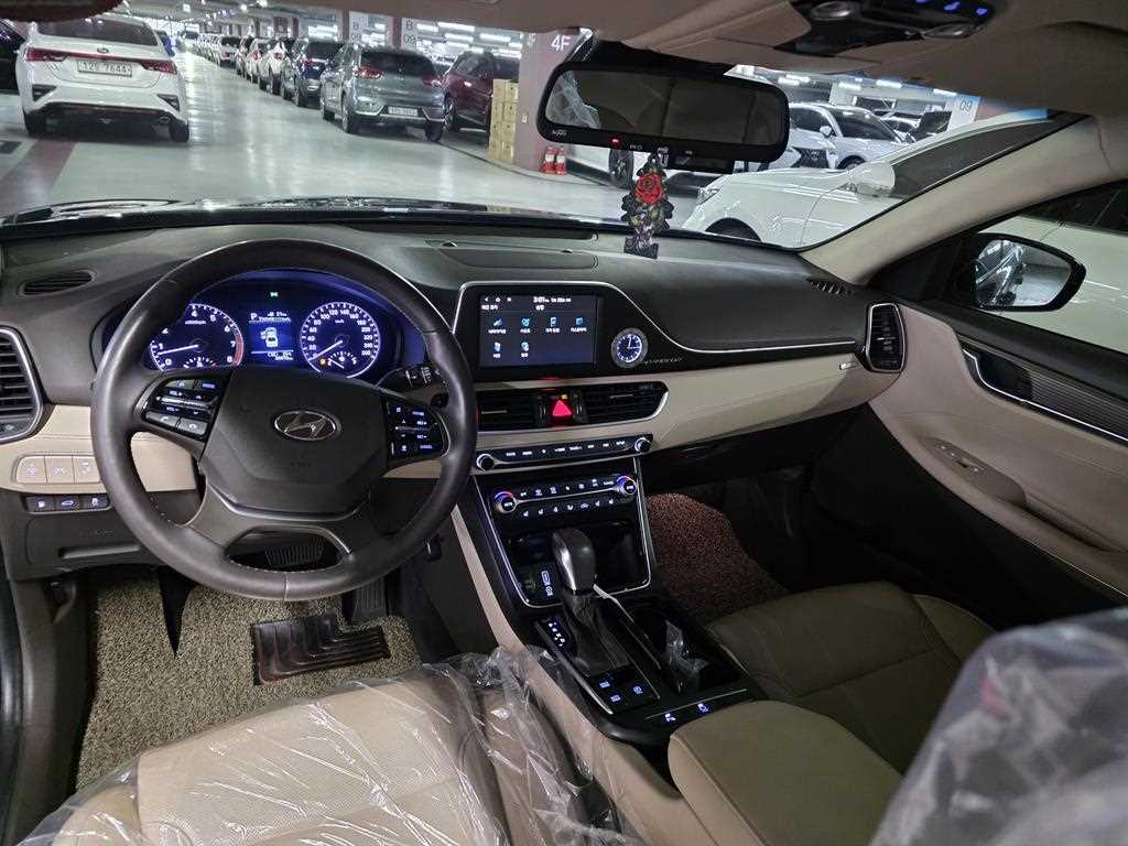 HYUNDAI Grandeur - Vista 10