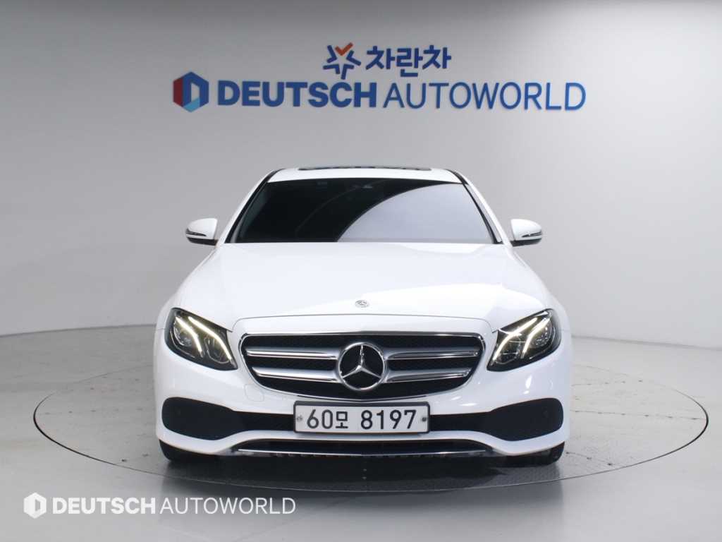 Mercedes Benz E class - Vista 3