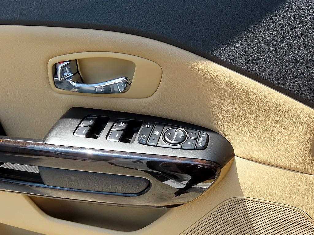 KIA Carnival - Vista 12