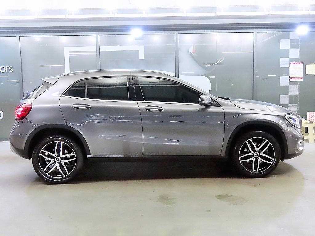 Mercedes Benz GLA Class - Vista 3