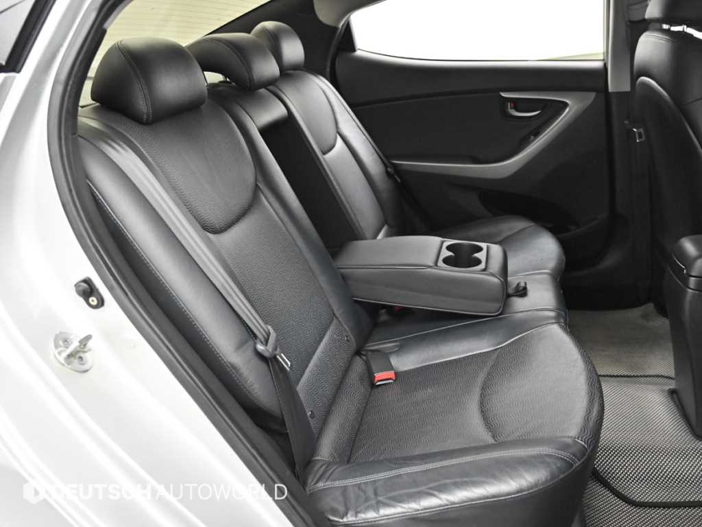 HYUNDAI Avante - Vista 12