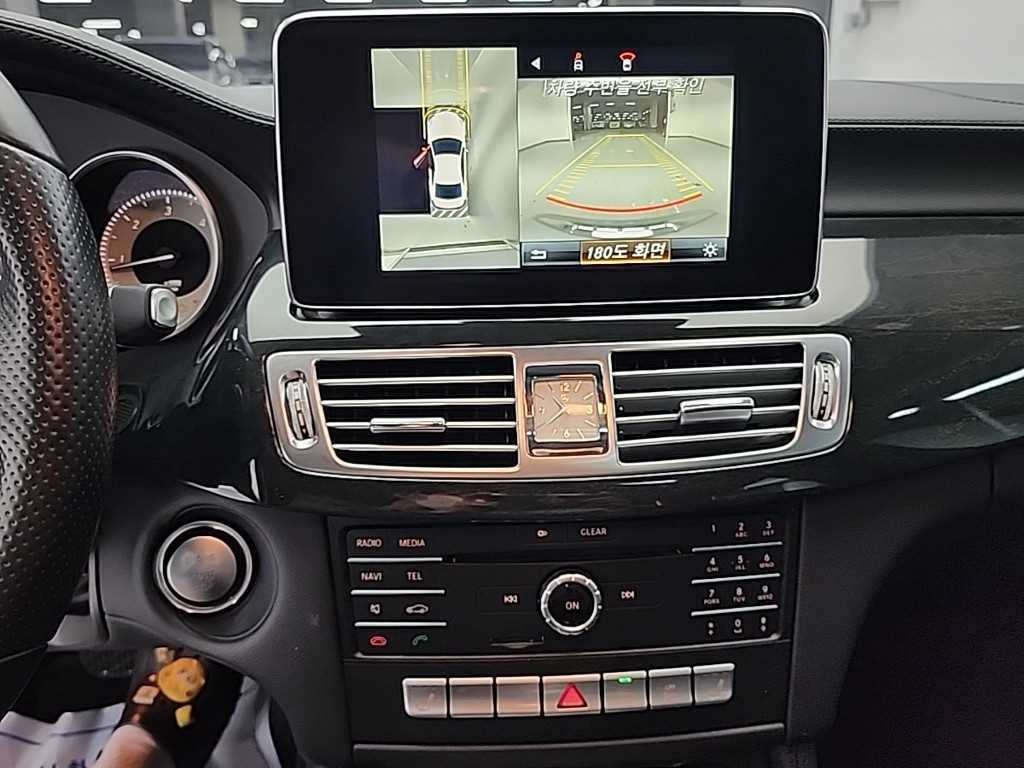 Mercedes Benz CLS Class - Vista 10