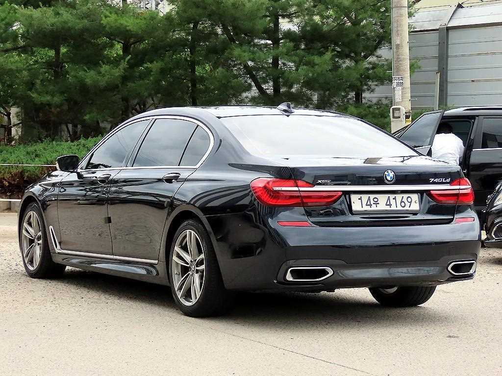 BMW 7 Series - Vista 3