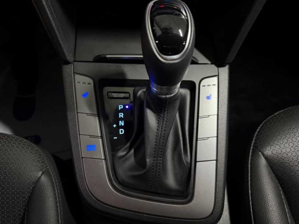 HYUNDAI Avante - Vista 12