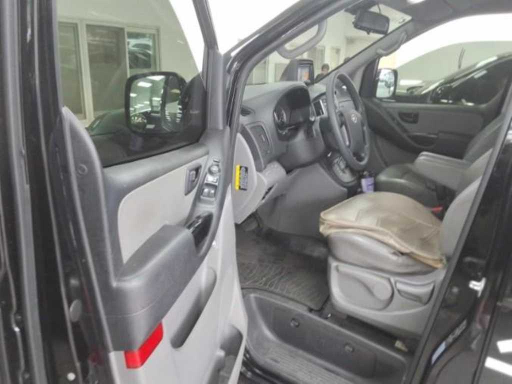 HYUNDAI Starex - Vista 9