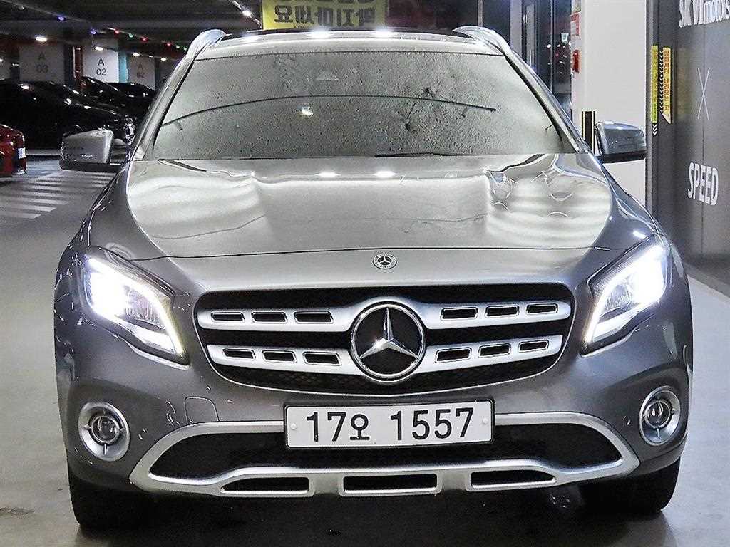 Mercedes Benz GLA Class - Vista 2