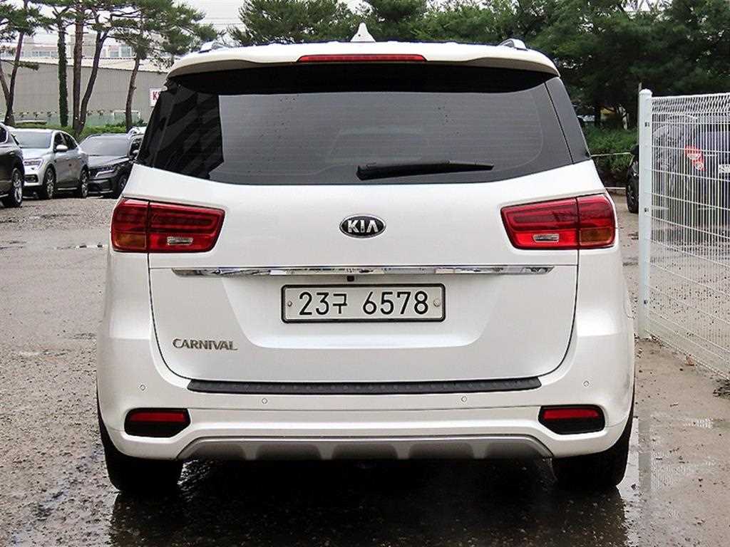 KIA Carnival - Vista 4