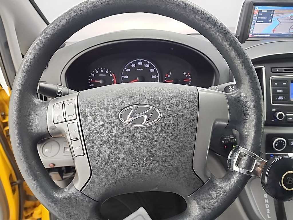 HYUNDAI Starex - Vista 9