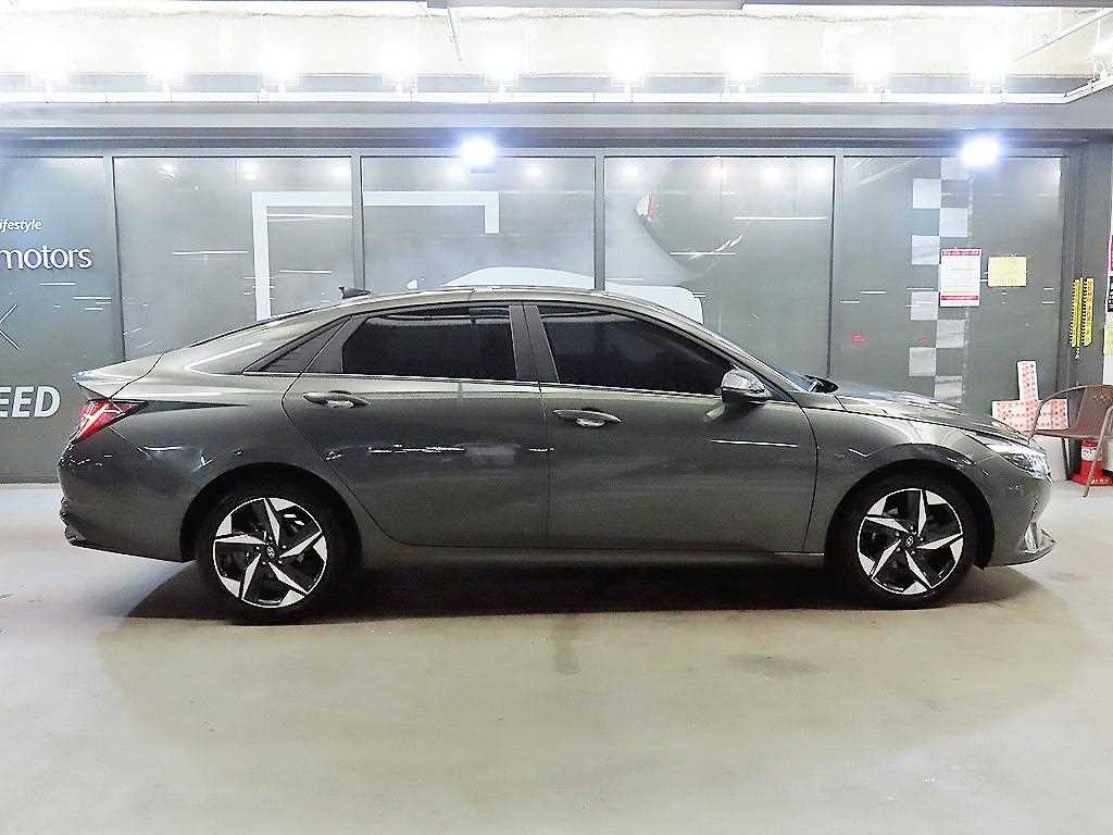 HYUNDAI Avante - Vista 3
