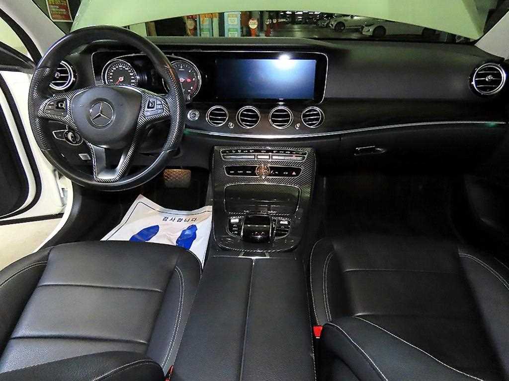 Mercedes Benz E class - Vista 10