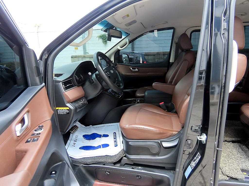 HYUNDAI Starex - Vista 5